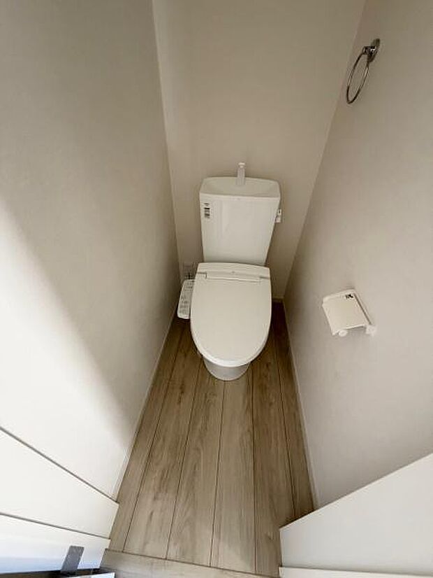 各階にあるトイレはもちろんウォシュレット機能付き。