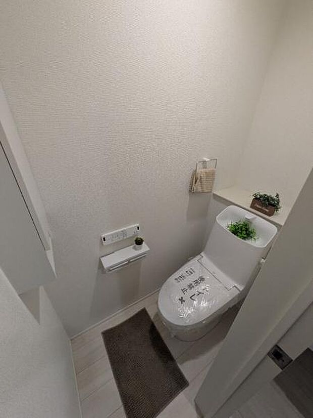 壁面収納搭載のトイレです。もちろんウォシュレット機能付きです。