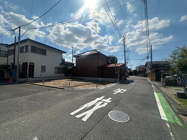 見通しが良く、駐車もしやすい道路です。