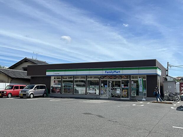 ファミリーマート くぬぎ山四丁目店まで徒歩5分