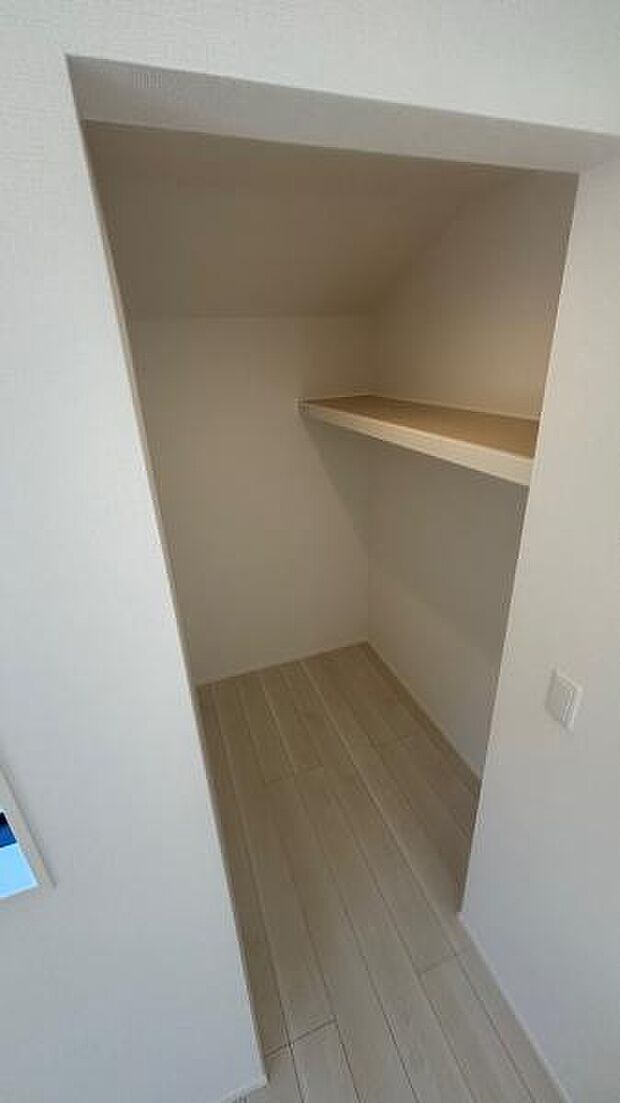 ウォークインクローゼットが2部屋についており、季節物の洋服もすっきり収納できます。