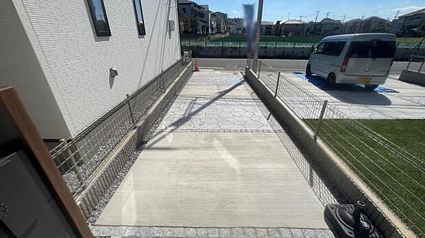 カースペースは縦に2台駐車可能です。