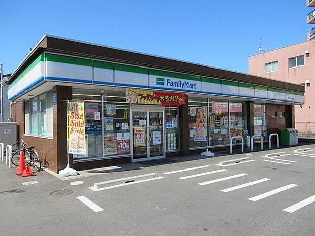 ファミリーマート　春日井八事町店 84m