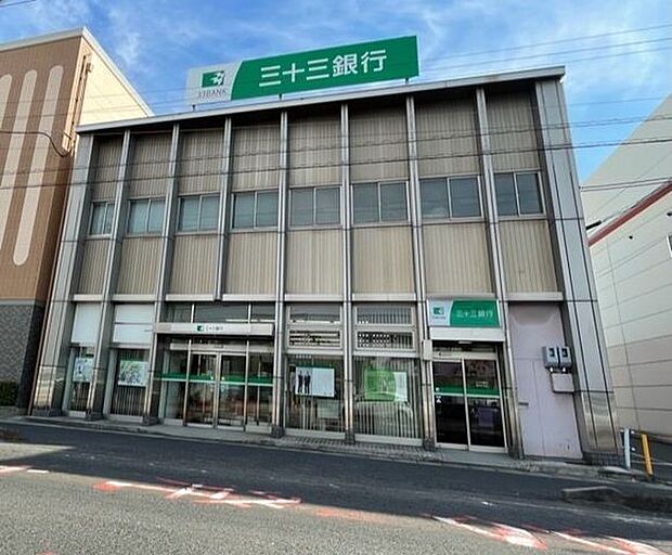 三十三銀行春日井支店 700m