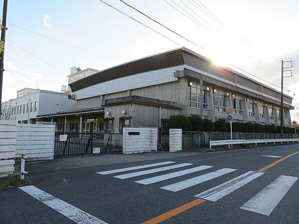鷹来中学校 900m