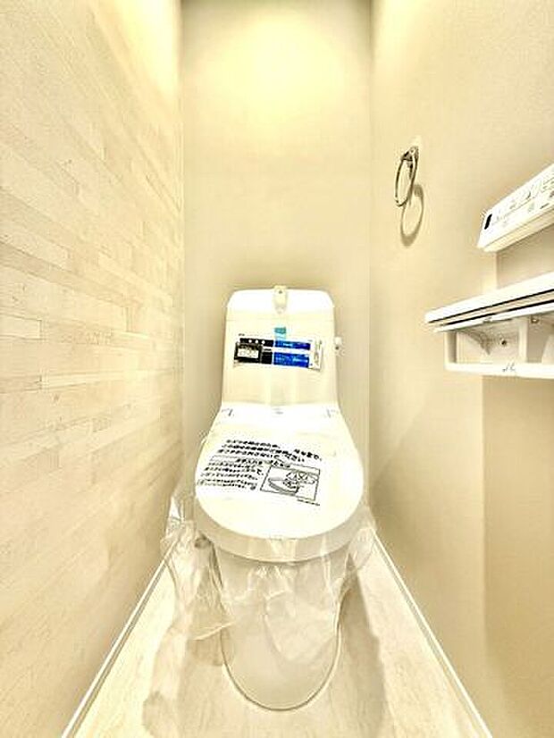 ◇トイレ◇清潔感溢れ、居心地よく落ち着ける空間となっています。グリーンをプラスしてさらに清潔感をアップするのもオススメです。空気がきれいに感じられ、おしゃれ度もアップしますね。