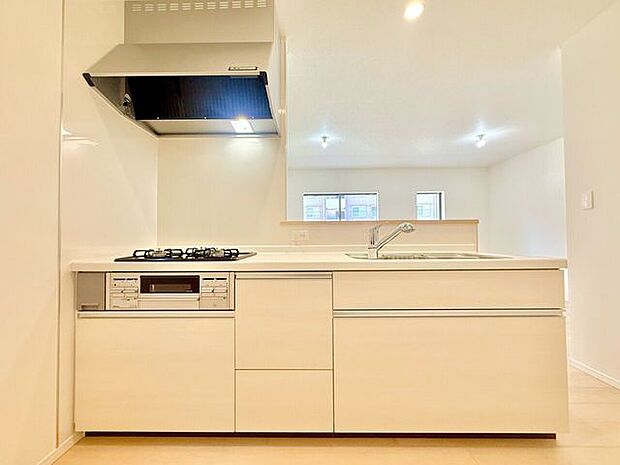 ◇キッチン◇人気の対面式キッチンを採用しています♪家族と会話しながら料理をしたり、カウンターにできた料理を置いて、お子様にお手伝いしてもらいながら楽しく料理ができます。