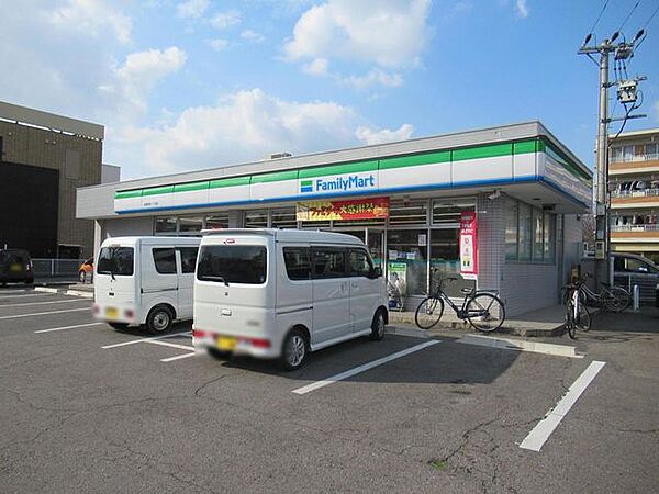 ファミリーマート如意申町一丁目店 490m