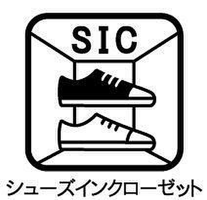 ◇シューズインクローゼット◇靴だけでなく、ベビーカー、ゴルフ道具、アウトドア用品など、外で使用するアイテムを収納していただけます。乱雑になりがちな玄関をスッキリ見せることができますね。