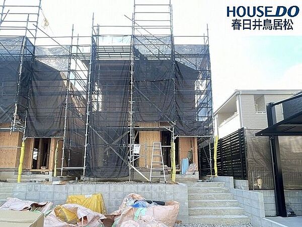 ◇8月30日撮影　外観写真◇中央台6丁目の閑静な住宅街に全2棟で新築戸建ての登場です！小学校まで徒歩約7分、スーパーまで徒歩約8分です。お子様の通学も安心できる距離♪子育て世帯にもおすすめです♪