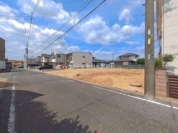 ◇外観写真◇閑静な住宅街に位置するので、落ち着いた住環境でゆったりとしたひと時を過ごすことが出来るかと思います。ぜひ、お休みの日にご家族で見学はいかがでしょう♪