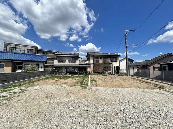 ◇外観写真◇スーパーやドラッグストア、コンビニなど、毎日の生活に必要な施設が徒歩圏内に充実しています。周辺施設が充実しているかどうかも物件選びにおいては大切なポイントですね。