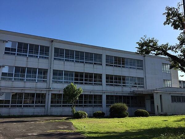 東部中学校 130m