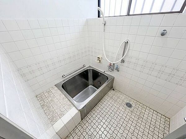 ◇浴室◇毎日の疲れを癒す場所だからこその、シンプルで落ち着いた空間となっています。浴槽にゆっくりと身を沈め深く瞑想をすれば、また新たな活力が湧いてきます♪