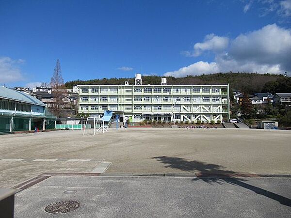 高座小学校 900m