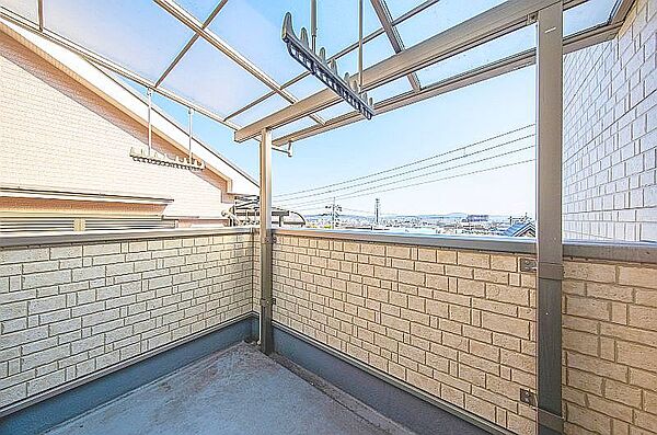 南面バルコニーは、それぞれのお部屋に爽やかな風と暖かな光をもたらします。