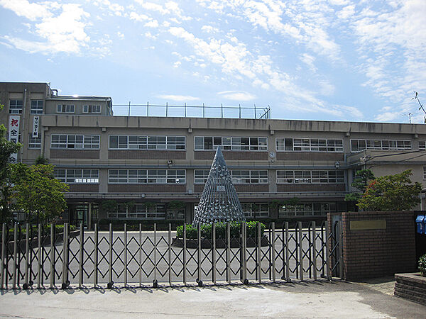 高槻市立第二中学校（220m）