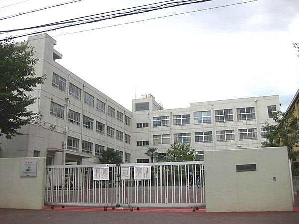 高槻市立郡家小学校（550m）