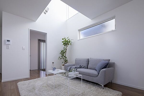 ■当社施工例■？窓により、たっぷりと陽光を取り込むことができます。LDKが一続きとなりご家族の会話が溢れる邸にすることができます♪