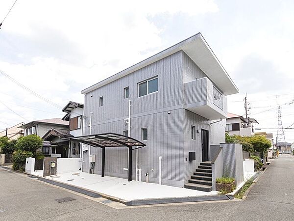 車通りも少なく、閑静な住宅街ですので、小さなお子様がいらっしゃるご家族にもぴったりな物件です。