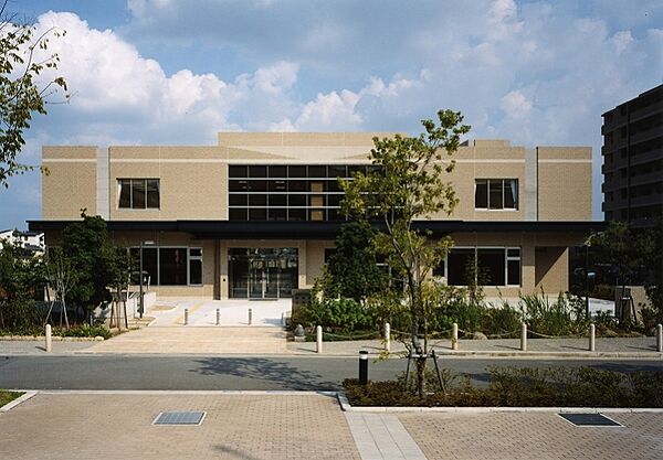 高槻市立阿武山図書館（40m）