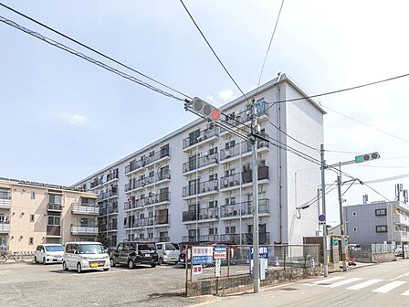2沿線利用可能な立地にある「メゾン津之江」。