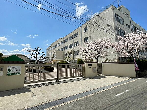 高槻市立土室小学校（850m）