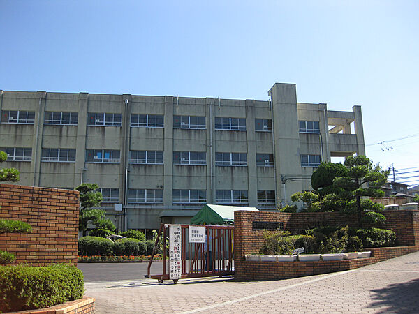 高槻市立南平台小学校（771m）