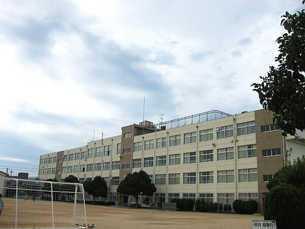 高槻市立五百住小学校（493m）