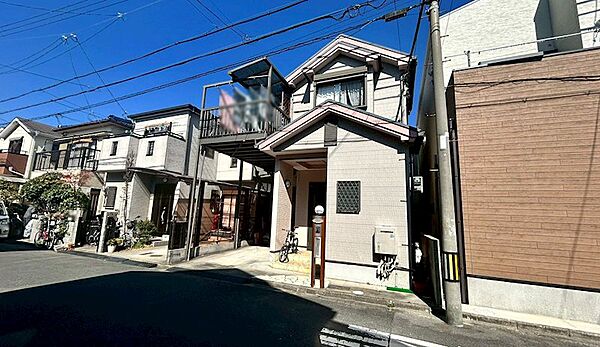 屋根有駐車場付きのため、大切な愛車を雨風から守ることができます！