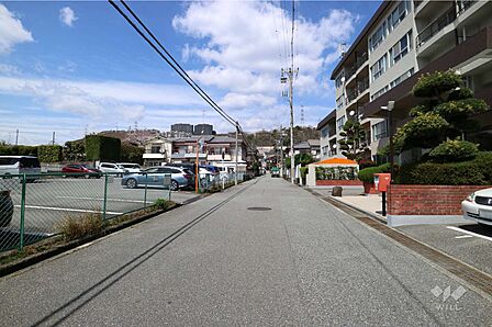敷地西側の前面道路