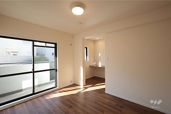 西側洋室6帖、寝室としても子供部屋としても十分な広さです。大きなクロゼットがあるので、洋服や趣味の荷物が多い方でも安心です。［2025年11月30日撮影］