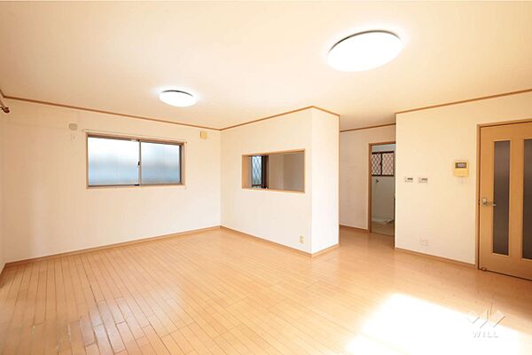 LDK18.5帖、家族ですごすリビング空間が広いと一緒に過ごす時間も居心地良く快適。友人やご両親が来た際もゆっくりしてもらえます。［2026年3月14日撮影］