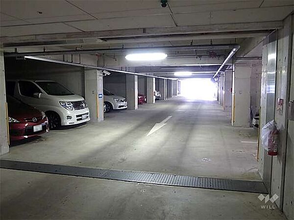 駐車場は平面自走式です。