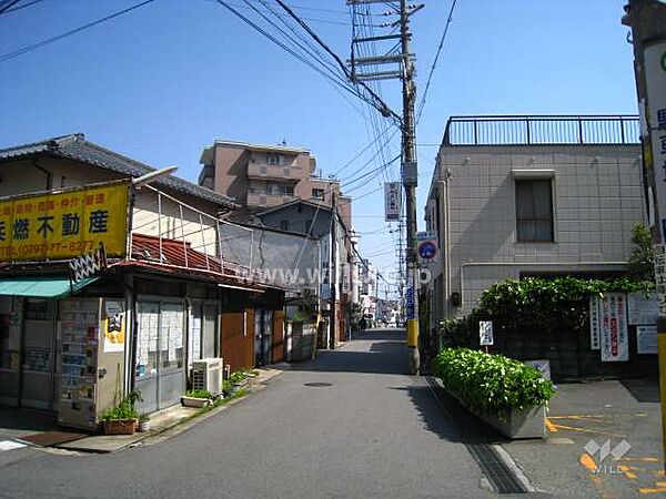 物件東側の周辺道路