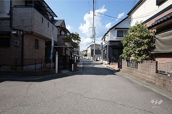 物件の東側前面道路（北側から）［2026年8月23日撮影］