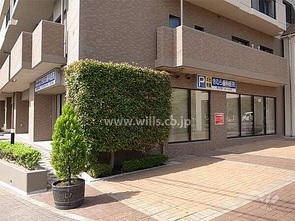 4番館の1階部分には店舗が入っています。