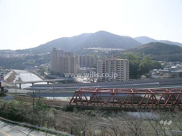セルヴィオ全体（北側には国道176号線とJR福地山線が走っています）