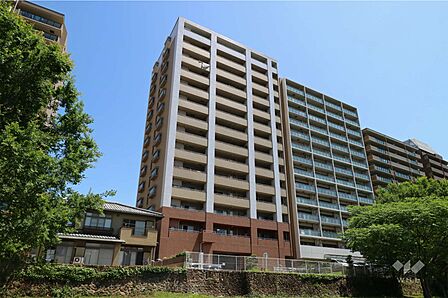 ライオンズマンション宝塚武庫川町の外観（南西側から）
