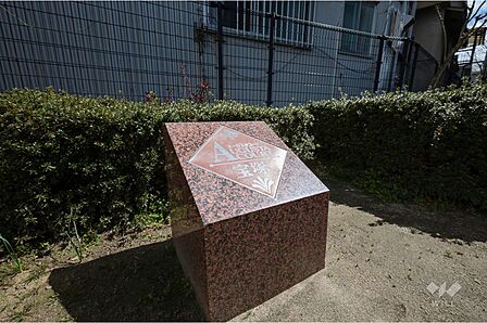 エントランスの銘板
