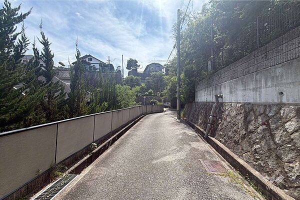 物件の前面道路［2026年8月10日撮影］