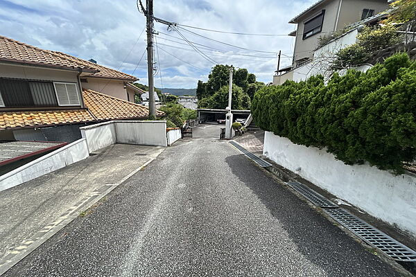 物件の前面道路［2026年8月16日撮影］