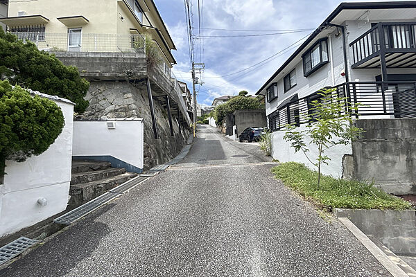 物件の前面道路［2026年8月16日撮影］