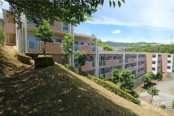 セーリオ宝塚2番館の外観（南東側から）