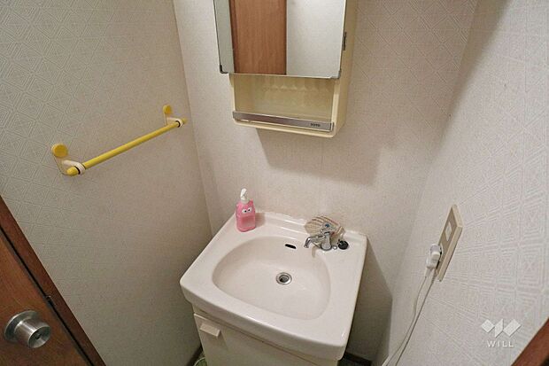 2階洗面室。収納もあり使いやすいです。［2022年2月4日撮影］