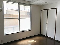 アーバンヒル 102 1階1Kのリビング/ダイニング