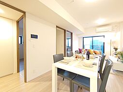 東京メトロ銀座線 稲荷町駅 徒歩3分の賃貸マンション 11階2LDKのリビング/ダイニング