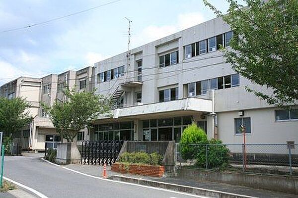 市原市立　湿津中学校 徒歩40分。 3150m