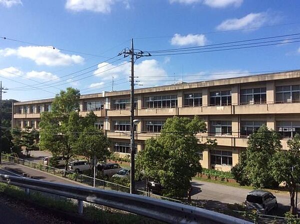 市原市立市原中学校 徒歩17分。 1300m