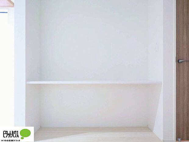 リビングの造作カウンター